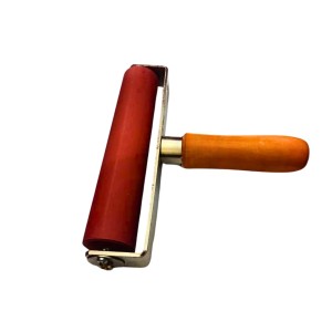 Rubber Brayer Roller with Wooden Handle – 8-Inch Ink Roller for Printmaking, Stamping, Crafting, and Scrapbooking – Durable Steel Frame & Smooth Rolling for Even Ink Application.