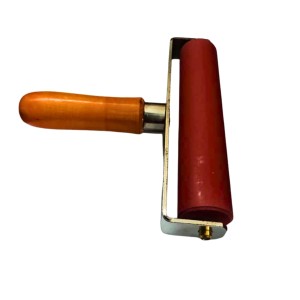 Rubber Brayer Roller with Wooden Handle – 8-Inch Ink Roller for Printmaking, Stamping, Crafting, and Scrapbooking – Durable Steel Frame & Smooth Rolling for Even Ink Application.