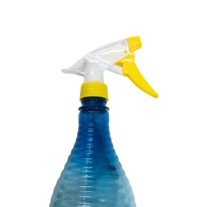 2-Pack Spray Bottles – 500ml Refillable Plastic Mist Sprayers with Adjustable Nozzle – Durable Trigger Bottles for Cleaning, Plants, Hair, Gardening & More (Red & Yellow)
